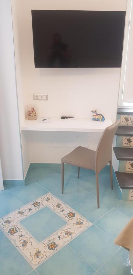 Grecale - Amazing Apartment With Patio And Sea View 马奥莱 外观 照片